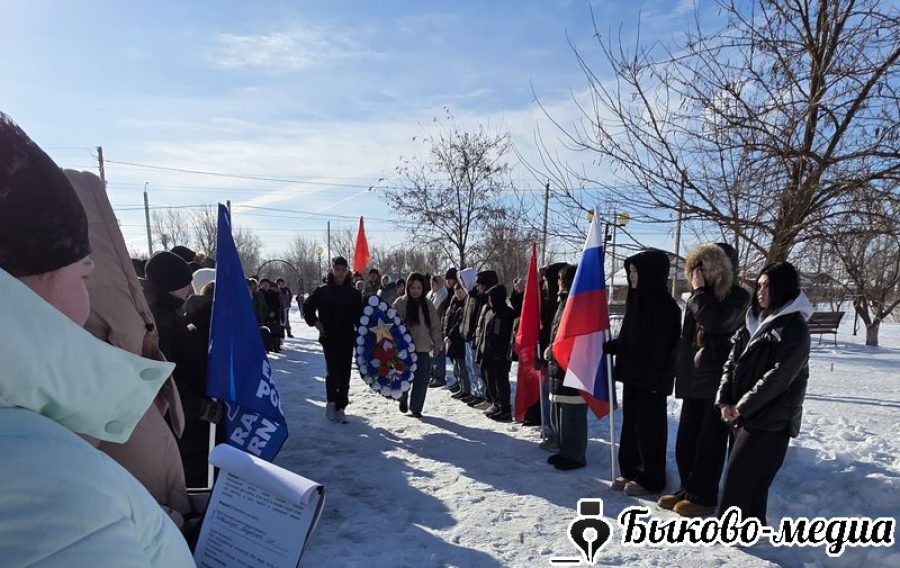 В Победе к памятной стеле возложили венок