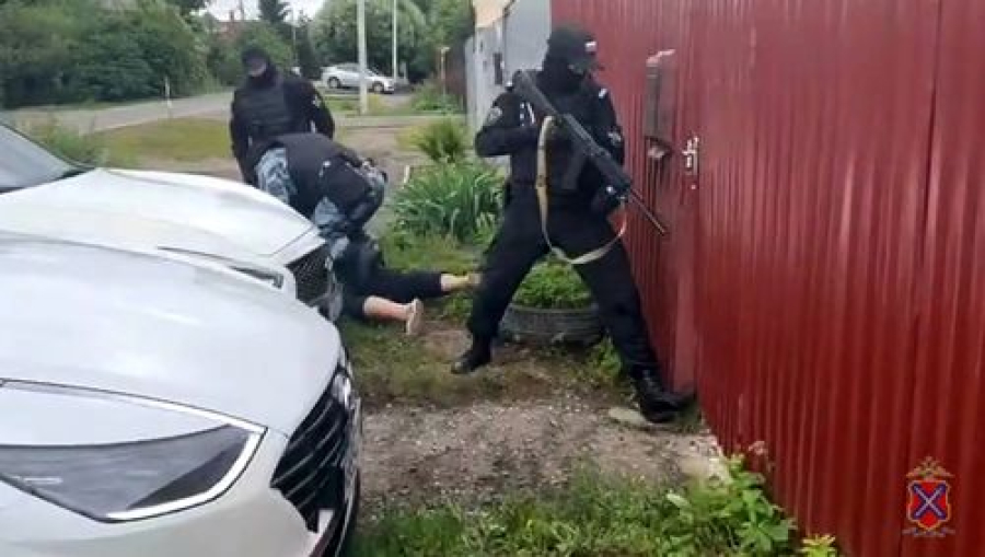 Волгоградские оперативники задержали подозреваемых в кражах денежных средств со счетов жителей России