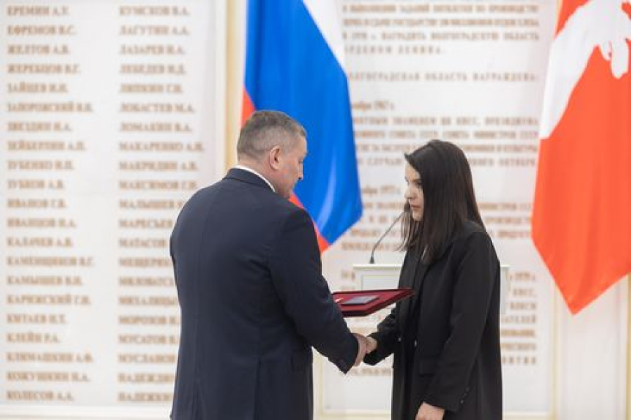 Андрей Бочаров передал Звезду Героя России родным участника СВО Александра Матлахова