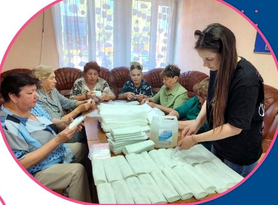 Волонтеры готовят ДУШевные посылки в зону СВО