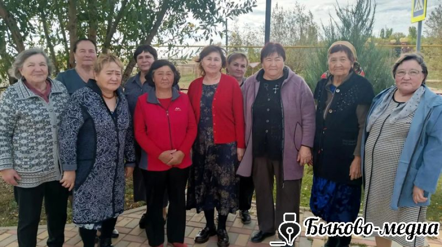 &laquo;Пусть осень жизни будет золотой&raquo;: праздничное мероприятие в Александровской библиотеке