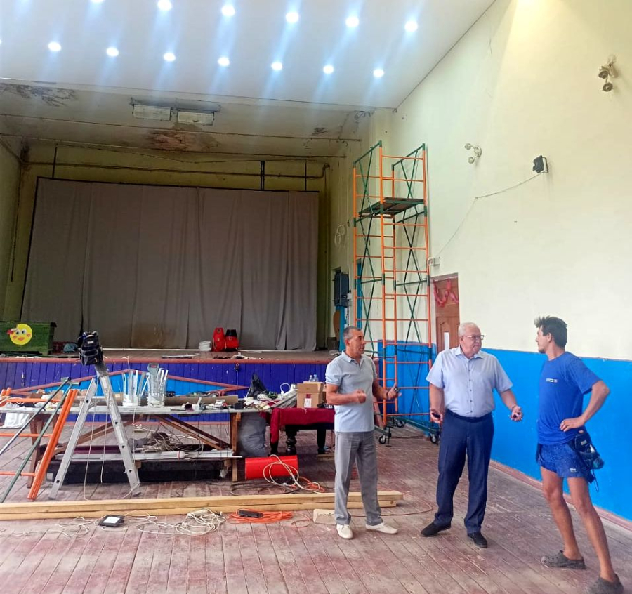 Глава района проконтролировал ход ремонтных работ СДК Кислово