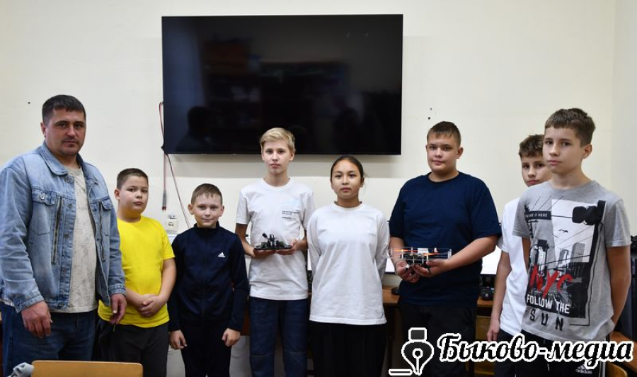 Юные быковчане лихо осваивают  беспилотники