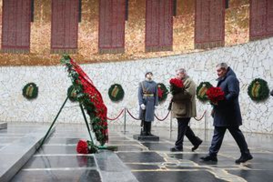 81-я годовщина Сталинградской Победы: память защитников Отечества почтили на Мамаевом кургане