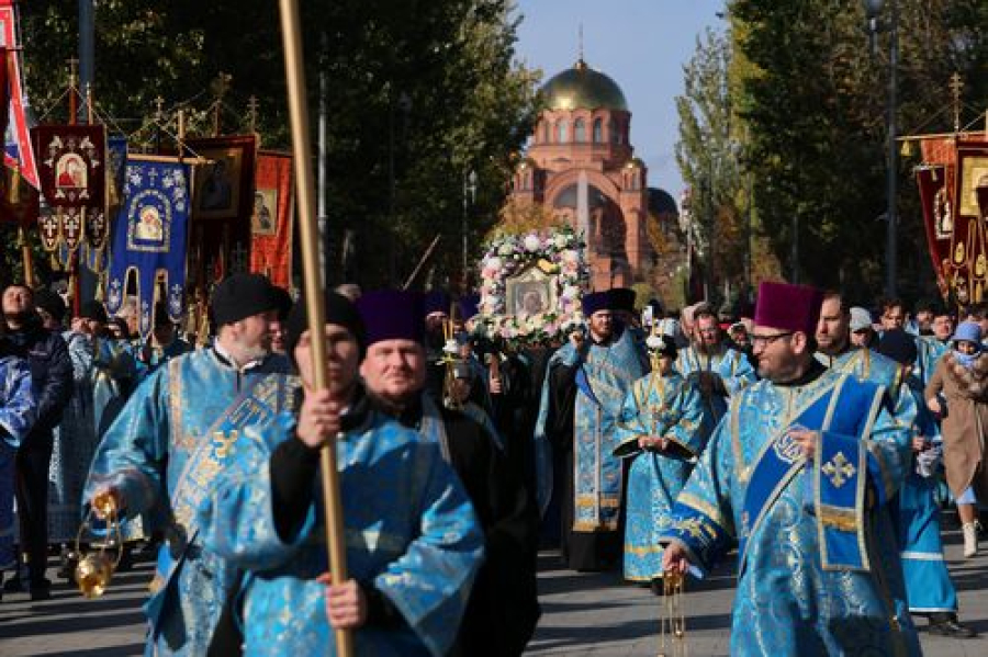 В День народного единства волгоградцы прошли Крестным ходом