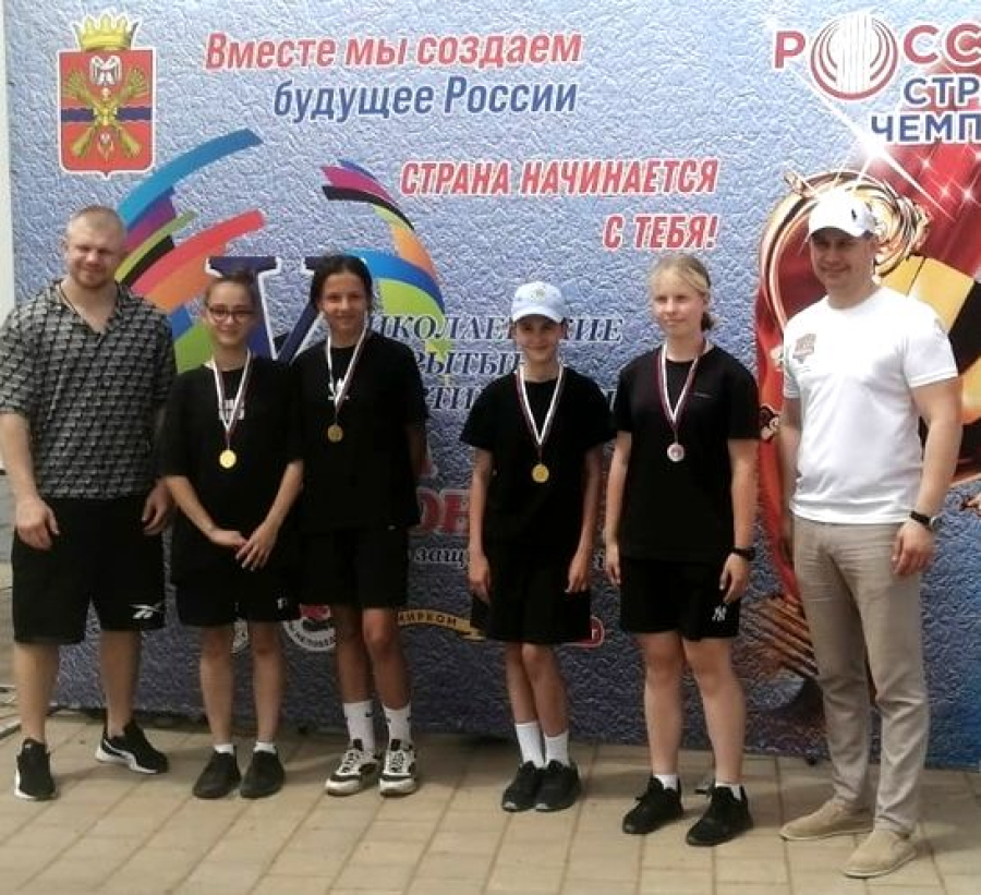 Команды баскетболистов вернулись с наградами из г. Николаевска
