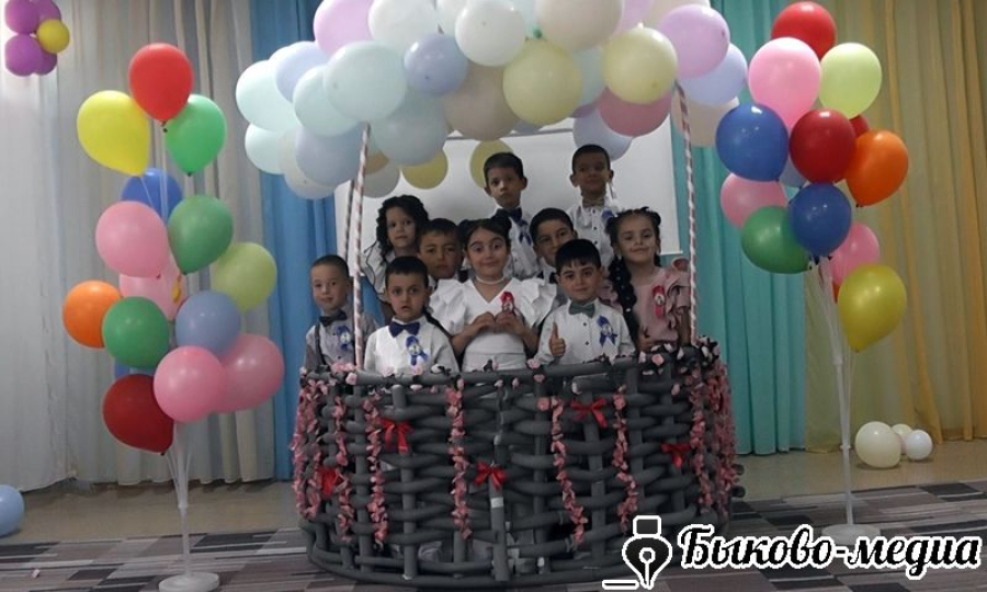 Последний праздник дошкольного детства в Приморском детсаду "Сказка"