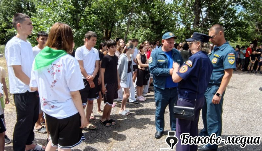 Спасатели провели урок безопасности для ребят, отдыхающих в "Лукоморье"