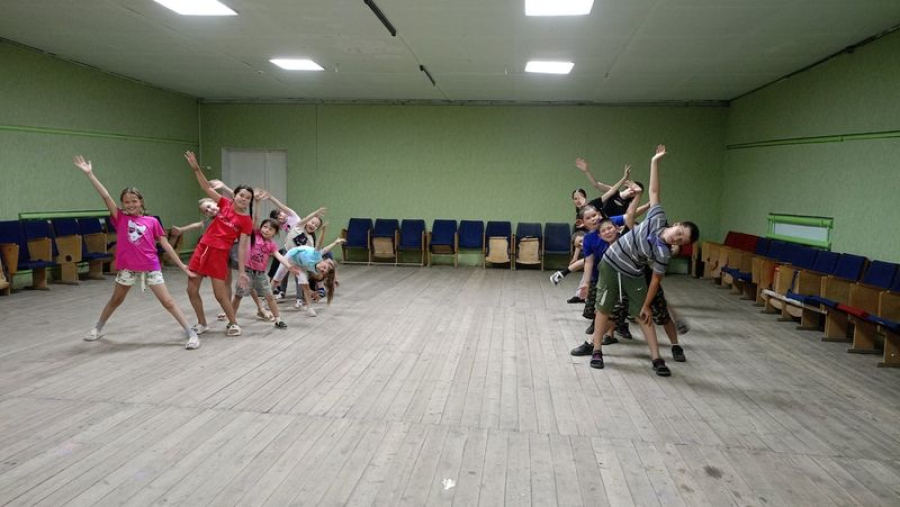В Солдатско-Степном прошла программа "Танцуем вместе"