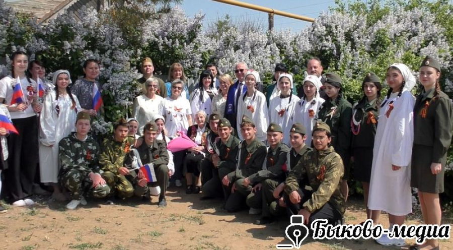 Ветерана войны Нину Павловну Малуеву поздравили с 80-летием Победы