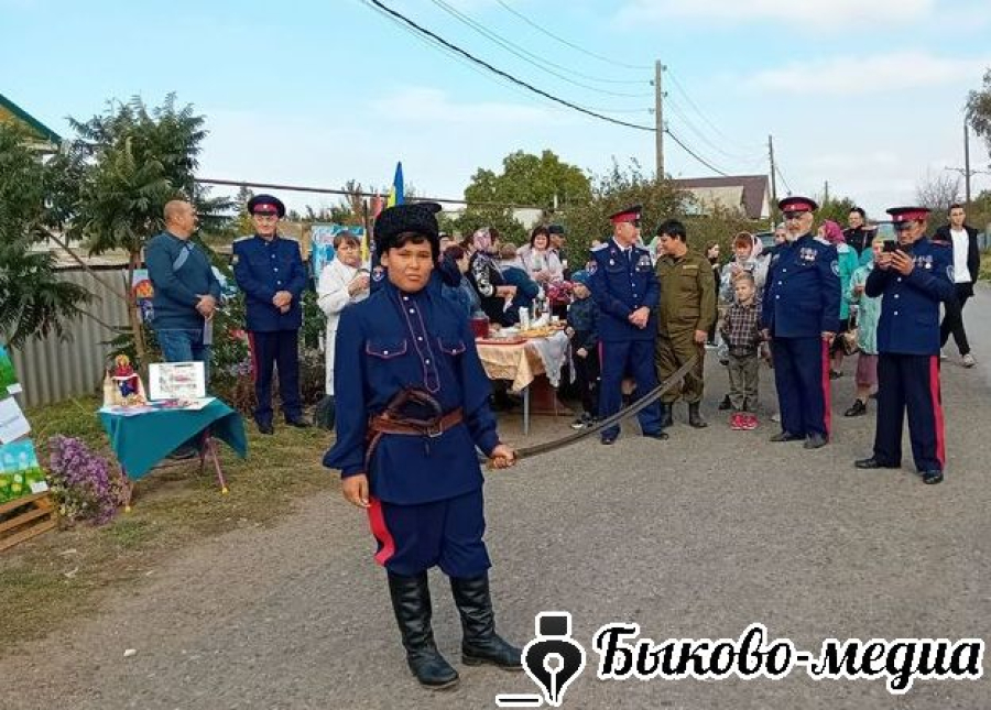 Казаки отметили Покров Пресвятой Богородицы угощениями и песнями