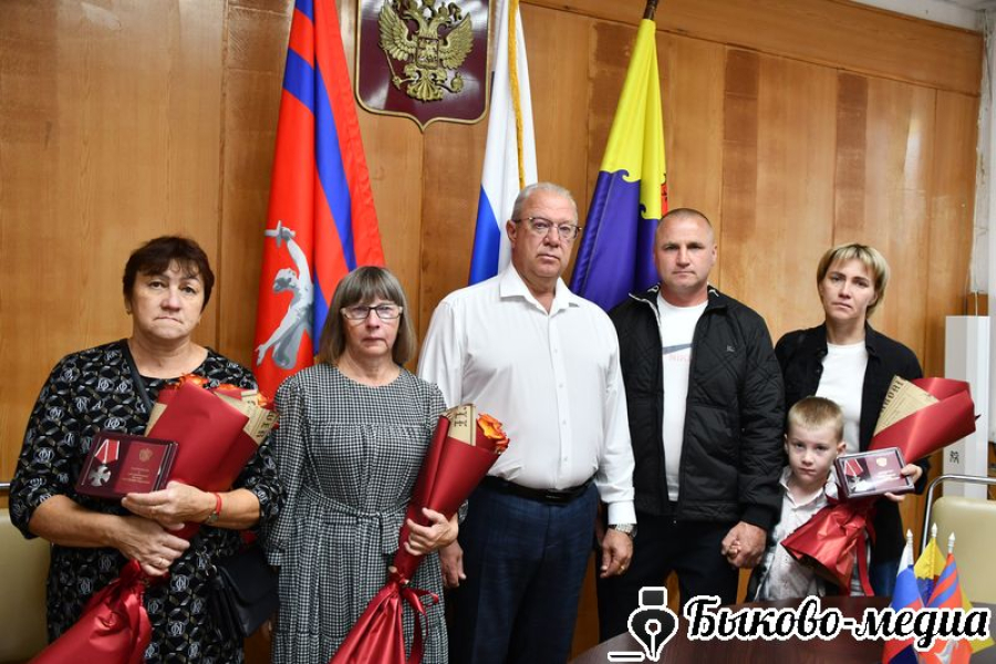 Ордена Мужества вручены семьям Григория Хлюстова и Анатолия Пенькова