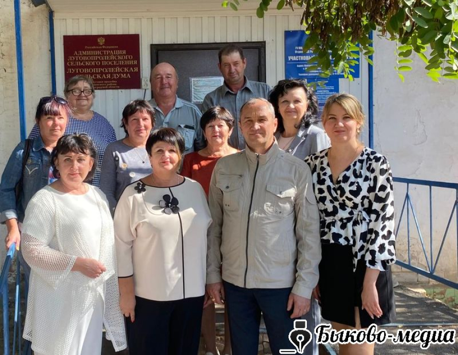 Депутатам Луговопролейской сельской Думы вручены удостоверения