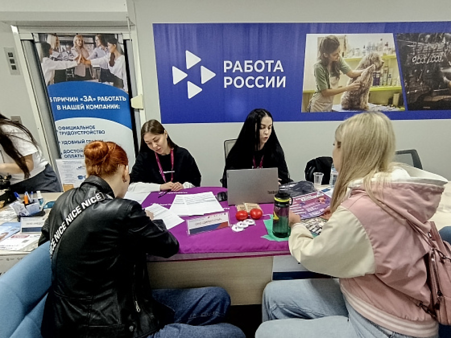 Почти 4,5 тыс. волгоградцев посетили Всероссийскую ярмарку трудоустройства