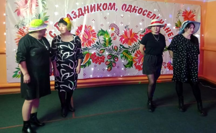 В Александровке к 8 марта устроили "Женские штучки"
