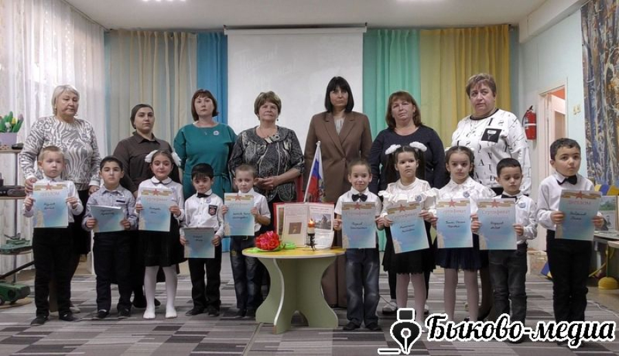 Приморском детском саду "Сказка" состоялся конкурс юных чтецов "Мы помним и гордимся"