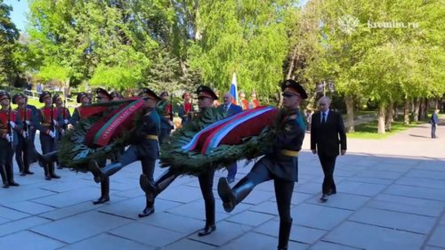 Владимир Путин и Александр Лукашенко поднялись на Мамаев курган