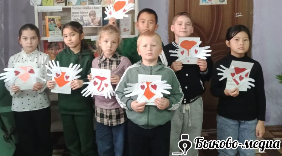 В Александровке сделали подарки к празднику для мам