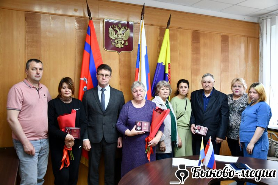 Ордена Мужества переданы родным Карева Николая, Светикова Евгения и Тараканова Александра