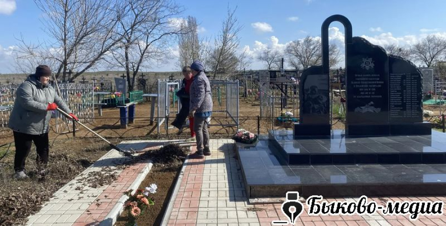 В Луговой Пролейке прошла череда субботников