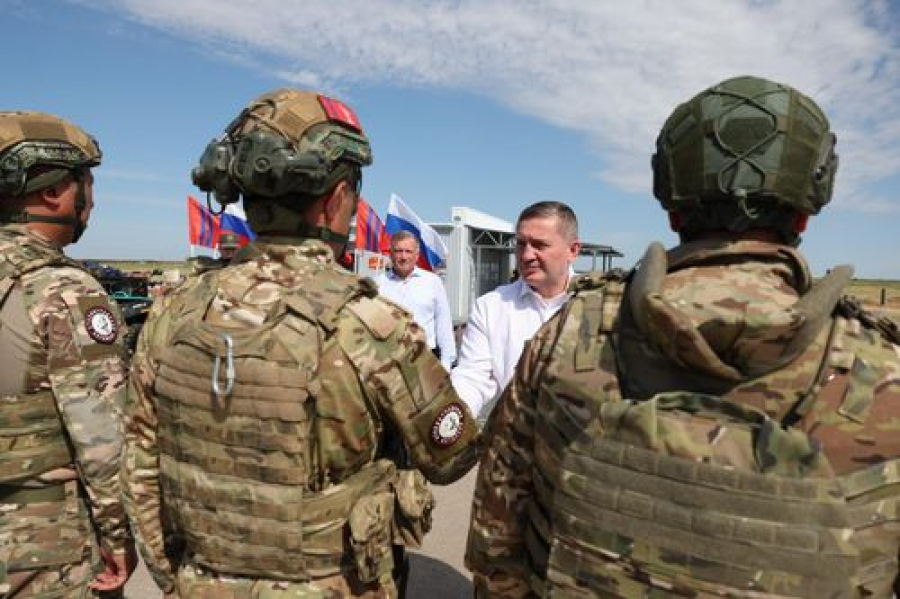 Андрей Бочаров передал волгоградским воинам полезный и необходимый груз
