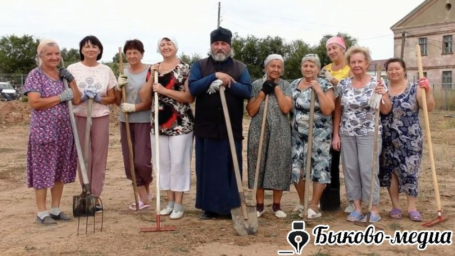 В Приморске прошёл субботник перед Днём села