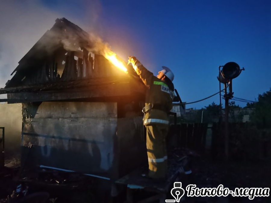 В Катричеве ночью загорелась баня