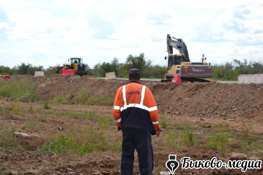 У села Победа начали строить расширение дороги