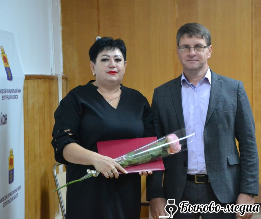 В администрации района медиков поздравили с юбилеем