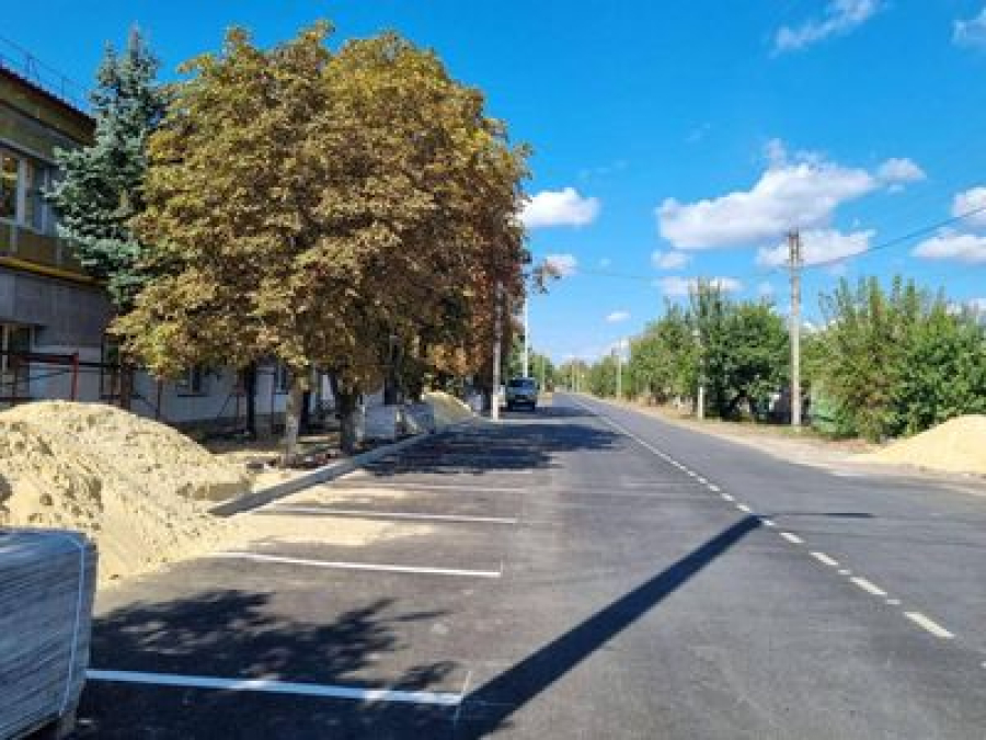 Волгоградские дорожники отремонтировали дорогу в пгт Станица Луганская ЛНР