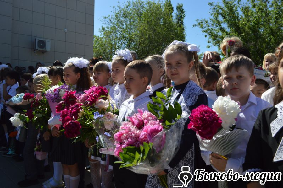 В школах района прозвенели последние звонки