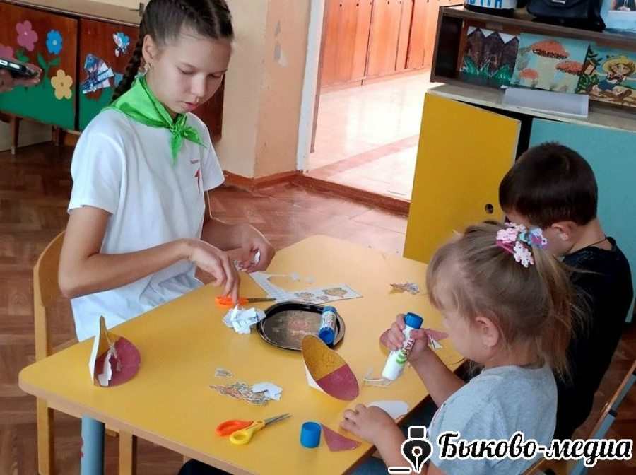Старшеклассницы Верхнего Балыклея приготовили для дошколят мастер‑класс