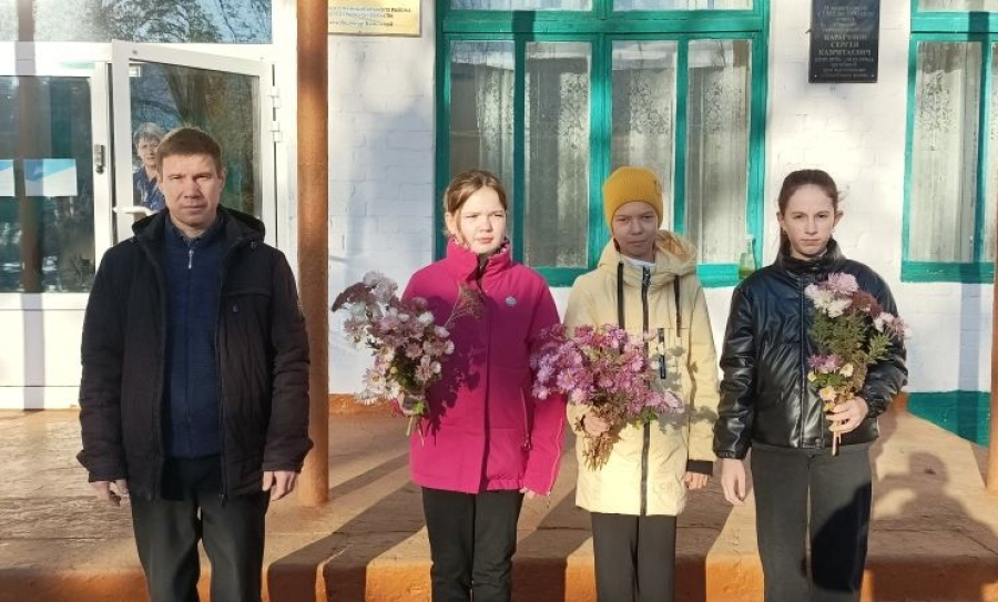 В Верхнем Балыклее почтили память погибших милиционеров