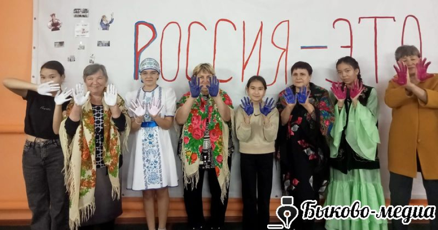 В Александровке провели праздничную  программу "Россия- это мы!" и флешмоб