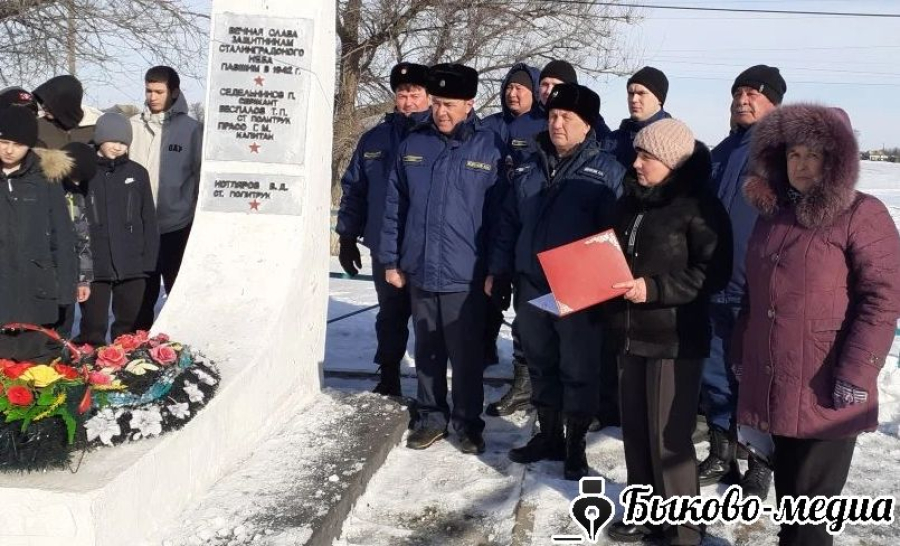 В Демидове возложили цветы к мемориальному комплексу