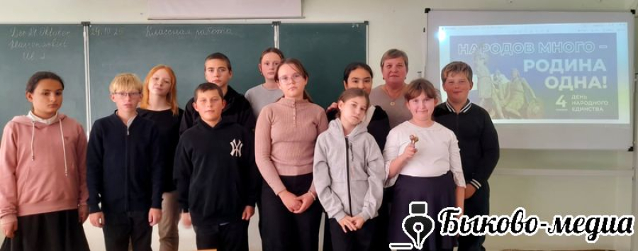 В Луговой Пролейке провели исторический экскурс &laquo;Народов много &ndash; Родина одна!&raquo;