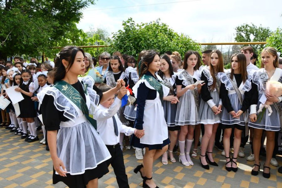 В школах Быково прозвенели последние звонки