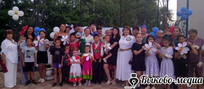 В Новоникольском пили ромашковый чай с пирогами