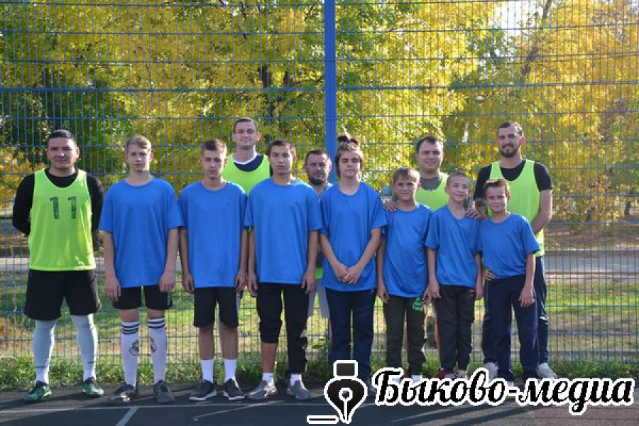 В Быково прошел футбольный матч воспитанников и наставников