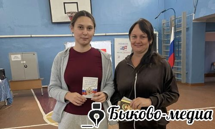 Второй день голосования в Кисловском поселении: от первого голоса юной избирательницы до примера многодетной мамы