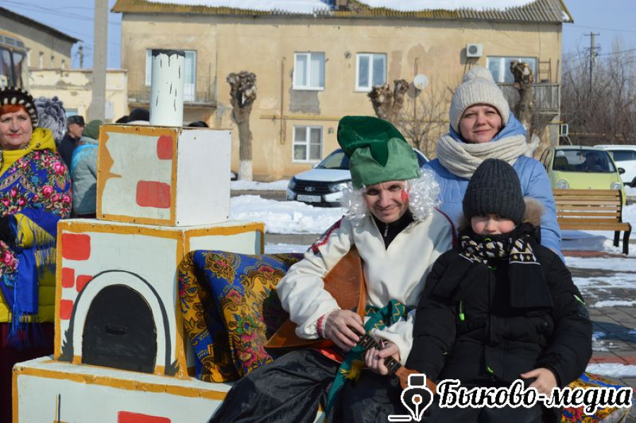 На центральной площади Быково состоялось празднование Масленицы