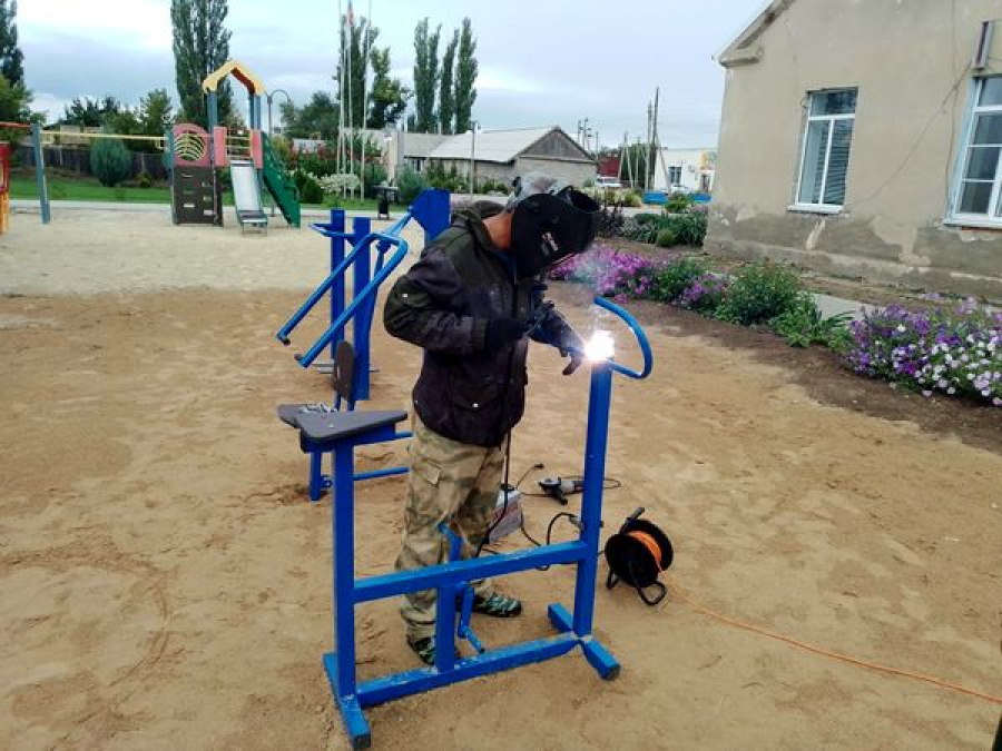 В Красносельце проверили детскую площадку на безопасность