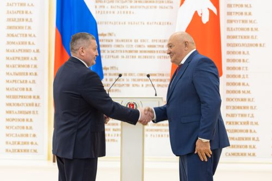 Андрей Бочаров впервые вручил орден &laquo;За заслуги перед Волгоградской областью&raquo;