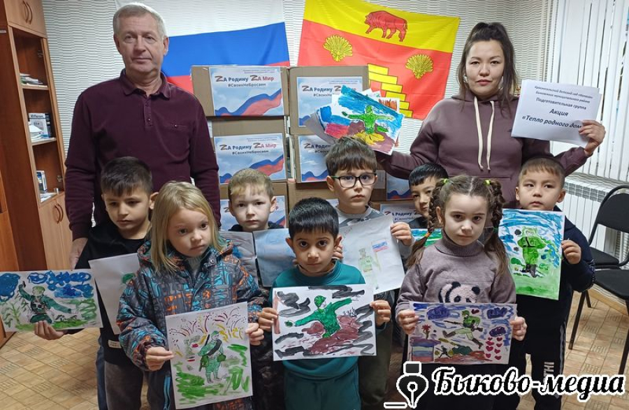 Красносельцы собрали посылки для бойцов СВО