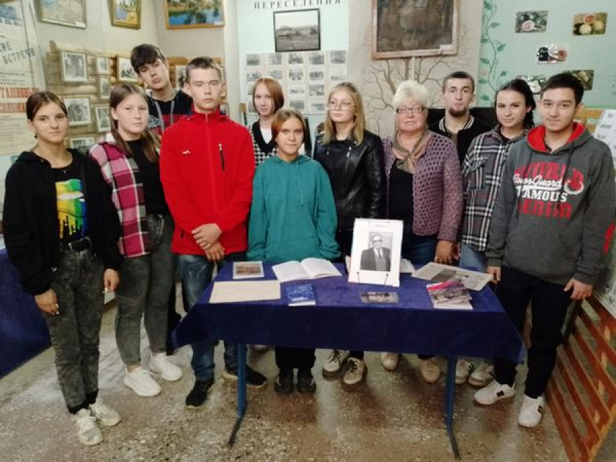 В районном музее студентам рассказали о Николае Малышеве