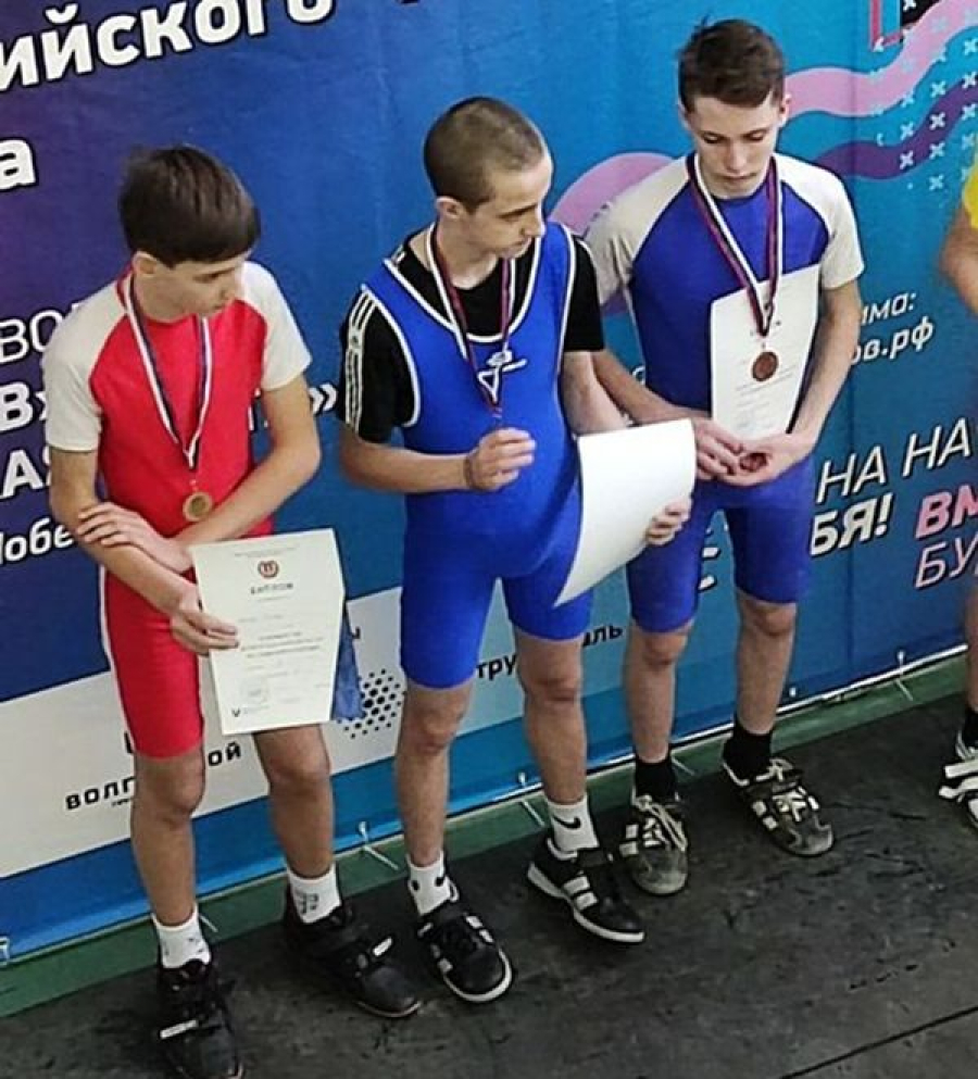 Тяжелоатлеты из Быково достойно выступили на первенстве области