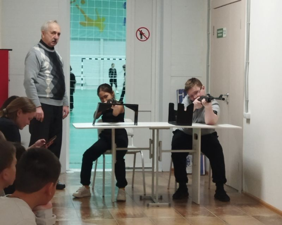 В Быково прошло первое занятие по стрельбе из электронного оружия