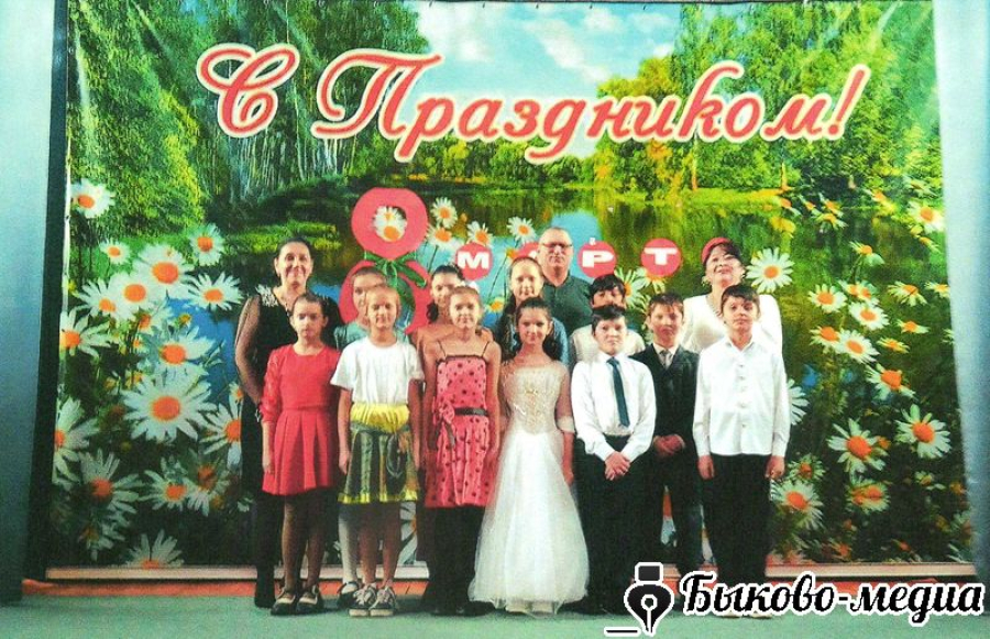 В Садовом  прошел  праздничный  концерт  &laquo;Женщина  и  весна&raquo;