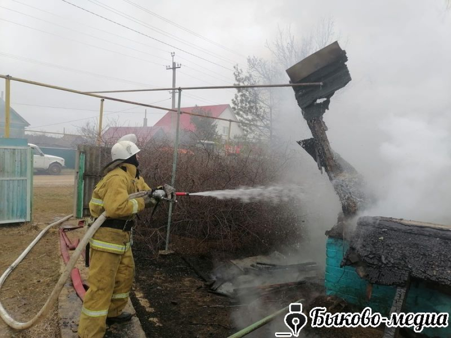 В один день в районе сгорели дом и гараж
