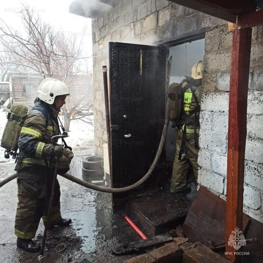 В Кислово загорелся деревянный дом